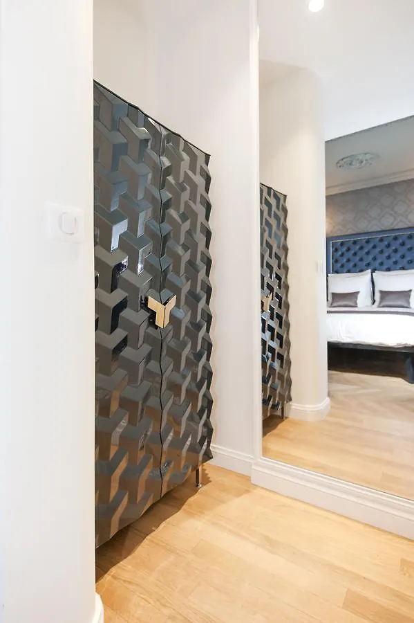 Champs Elysees - Lincoln Appartements Paris Apartment